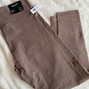 Aritzia leggings BNWT